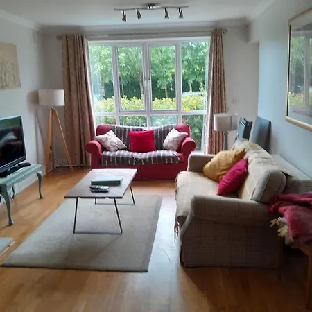 Apartment Spacious And Bright 2 Bedroom - Great Location *