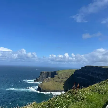 Apartamento Spacious And Bright 2 Bedroom - Great Location Galway