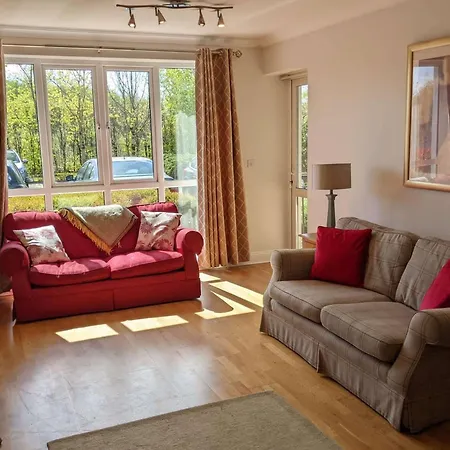 Spacious And Bright 2 Bedroom - Great Location Galway