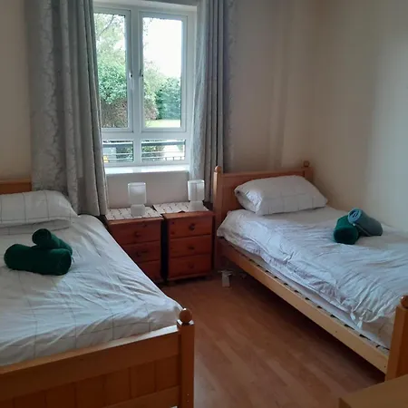 Lägenhet Spacious And Bright 2 Bedroom - Great Location