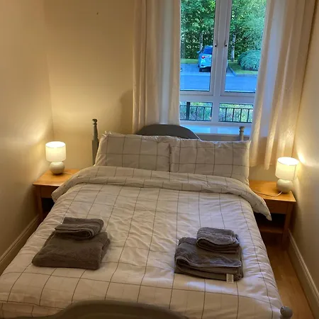 Spacious And Bright 2 Bedroom - Great Location