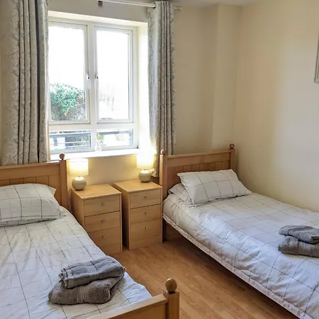 Spacious And Bright 2 Bedroom - Great Location Galway