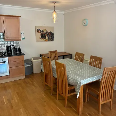 Spacious And Bright 2 Bedroom - Great Location Galway