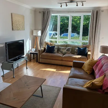 Spacious And Bright 2 Bedroom - Great Location * Galway