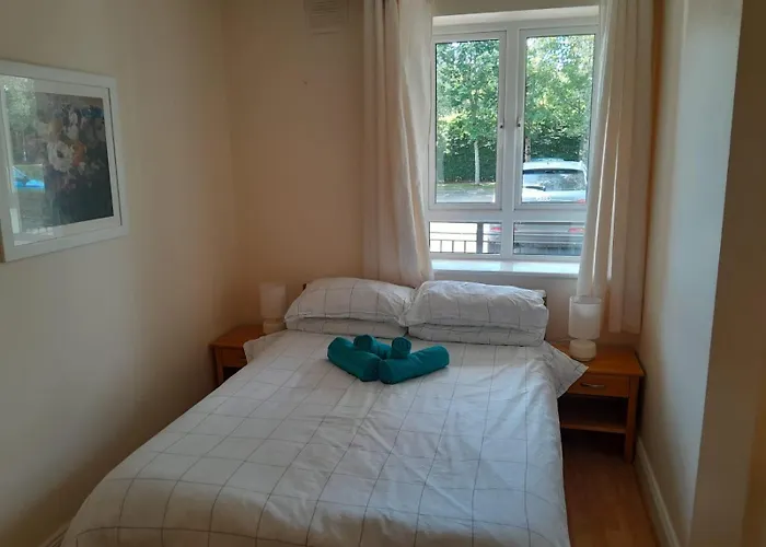 דירה Spacious And Bright 2 Bedroom - Great Location *