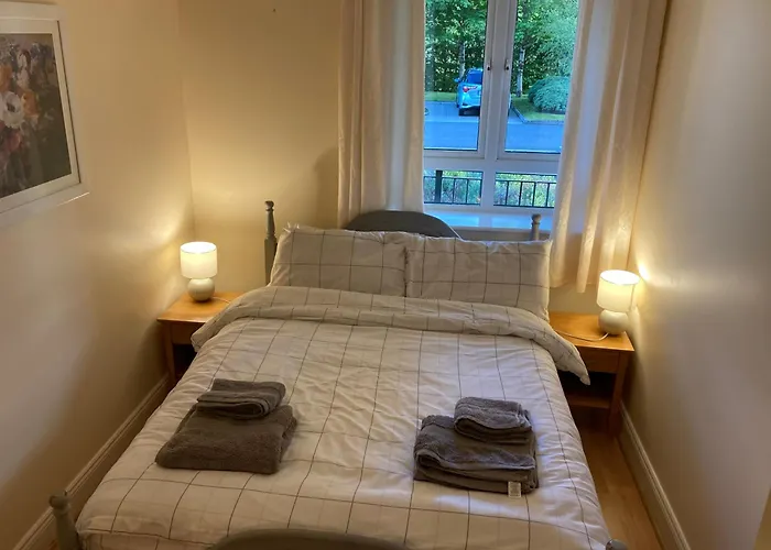 Spacious And Bright 2 Bedroom - Great Location