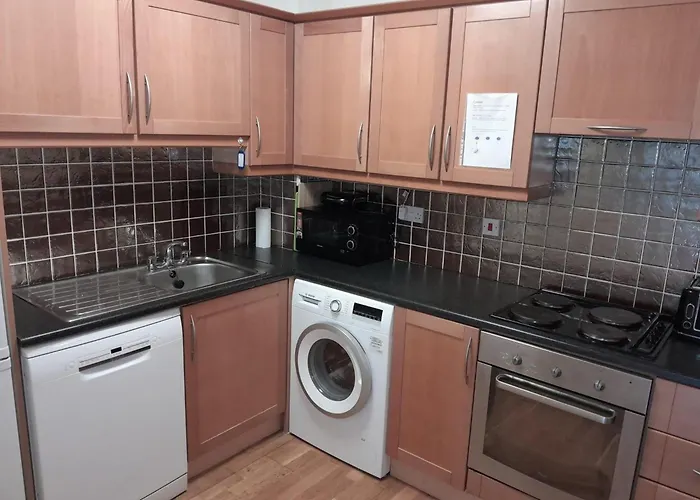 Spacious And Bright 2 Bedroom - Great Location דירה