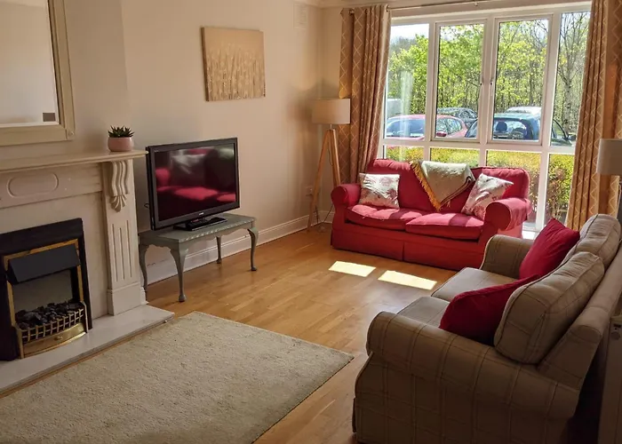 Spacious And Bright 2 Bedroom - Great Location