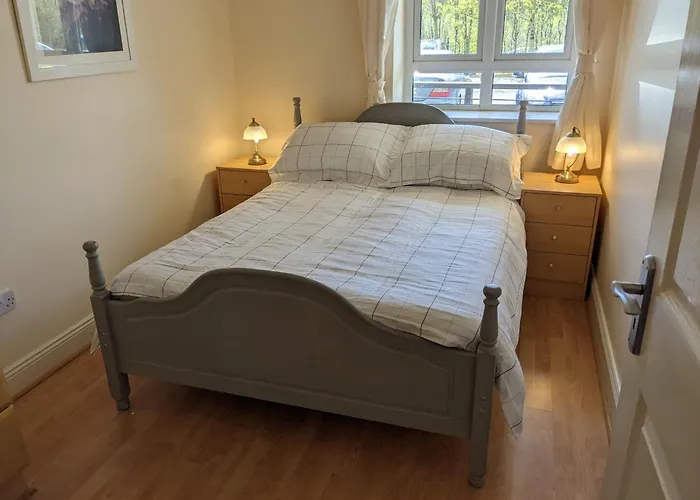 דירה Spacious And Bright 2 Bedroom - Great Location