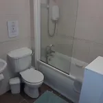 Spacious And Bright 2 Bedroom - Great Location *
